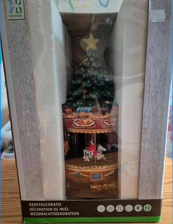 Intratuin kerstdorpminiatuur carrousel 22 x 22 x 35 cm, Diversen, Kerst, Gebruikt, Ophalen of Verzenden