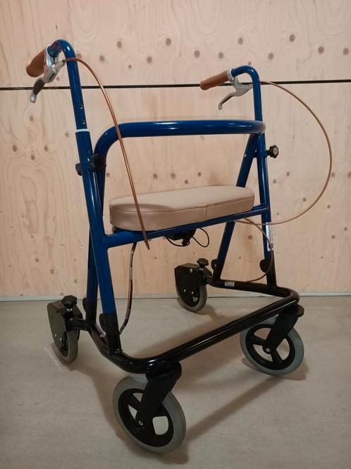 uMotion Parkinson rollator opklapbaar incl Servicebeurt IZGS, Diversen, Rollators, Zo goed als nieuw, Lichtgewicht, Opvouwbaar