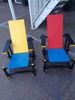 2 mooie Gerrit Rietveld (replica)stoelen samen €150., Huis en Inrichting, Ophalen, Twee, Overige kleuren, Hout