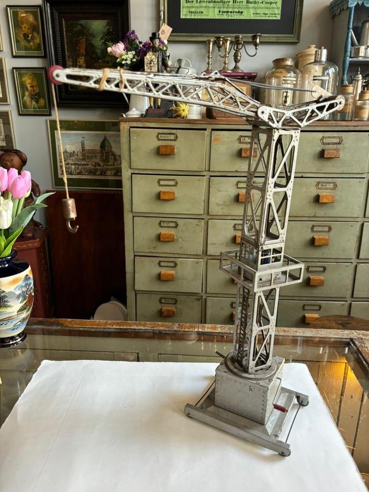 Vintage Joustra blikken hijskraan – Frankrijk ca. 1950–1965., Antiek en Kunst, Antiek | Speelgoed, Ophalen of Verzenden