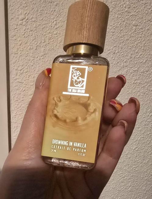 The Dua Brand Niche Drowning in Vanilla, Sieraden, Tassen en Uiterlijk, Uiterlijk | Parfum, Nieuw, Ophalen of Verzenden