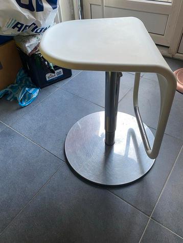 3 Moderne Barstoel - Wit & staal beschikbaar voor biedingen