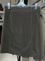 Zeer mooie Prada rok  met trui- bodywarmer donker groen, Kleding | Dames, Rokken, Groen, Knielengte, Maat 38/40 (M), Ophalen of Verzenden