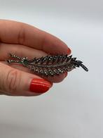 V740 Prachtige zilveren broche leaf markasiet, Sieraden, Tassen en Uiterlijk, Ophalen of Verzenden, Zilver, Broche, Met edelsteen