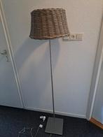 Staande lamp met rieten kap, Ophalen, Zo goed als nieuw