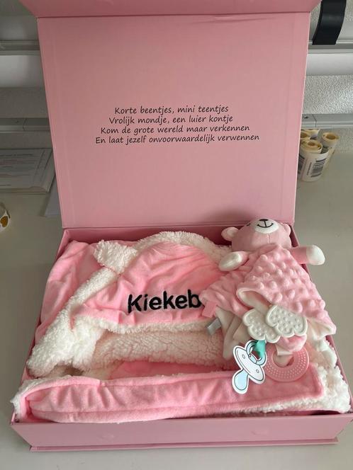 Kraamcadeau met hoge korting ivm kleine beschadiging in doos, Kinderen en Baby's, Kraamcadeaus en Geboorteborden, Zo goed als nieuw