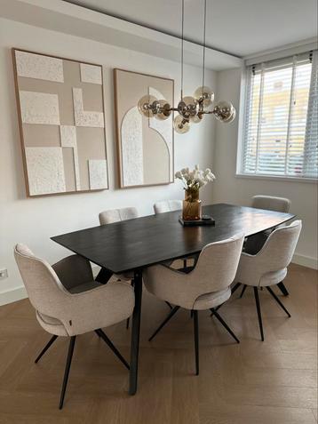 Eetkamertafel Raw studio teak hout + 6 stoelen van O FORM