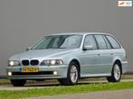 BMW 5-serie Touring 525i AUT Lifestyle / Facelift / 525 530i, Auto's, BMW, Automaat, Gebruikt, 10 km/l, Grijs