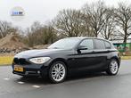 BMW 1-Serie 2.0 118D 5DR AUTOMAAT SPORT APK TURBO MINDER, Auto's, BMW, Euro 5, 1995 cc, Zwart, Zwart