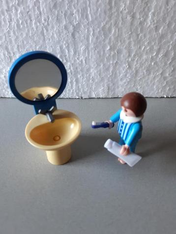 Playmobil jongen aan wastafel 4661 beschikbaar voor biedingen