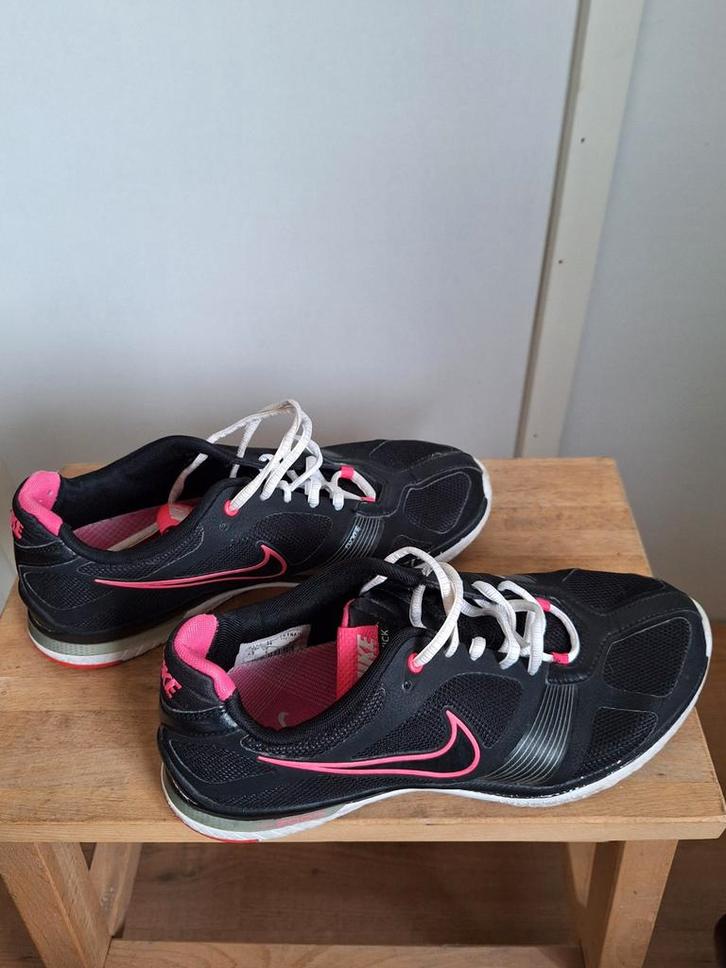 NIKE SPORTSCHOEN MAAT 39, Kleding | Dames, Schoenen, Gedragen, Sportschoenen, Ophalen