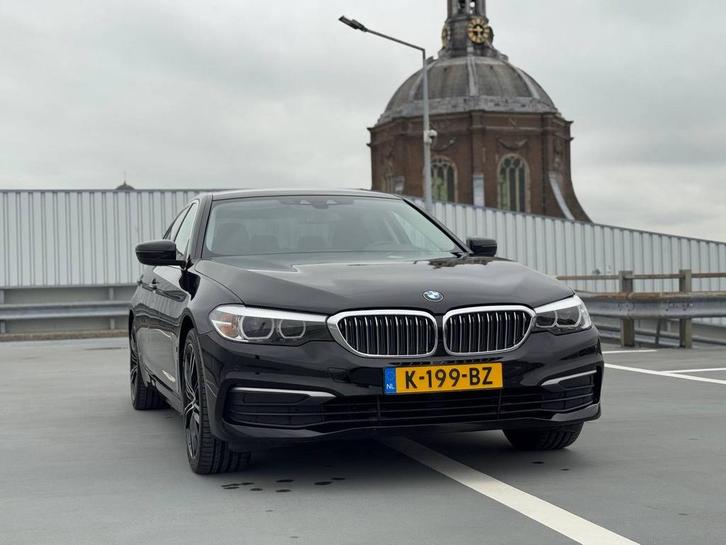 BMW 5-Serie 530e 184pk Aut. 2017 Zwart, Auto's, BMW, Particulier, Lichtsensor, Parkeersensor, Hybride Elektrisch/Benzine, Plug-in hybride