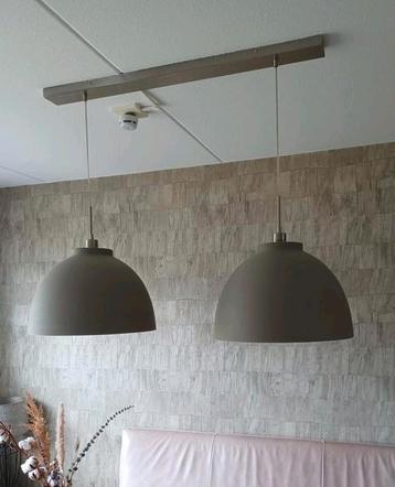 Hanglamp met 2 kappen beschikbaar voor biedingen