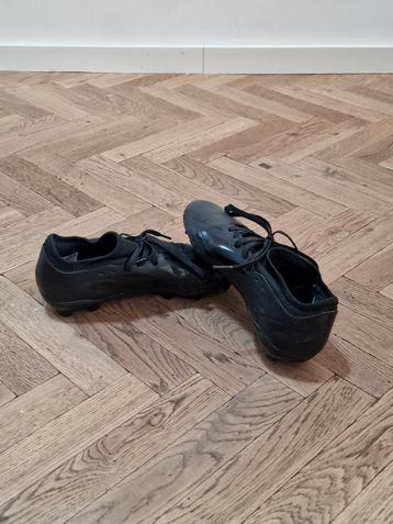 Adidas voetbalschoenen maat 36,5 beschikbaar voor biedingen