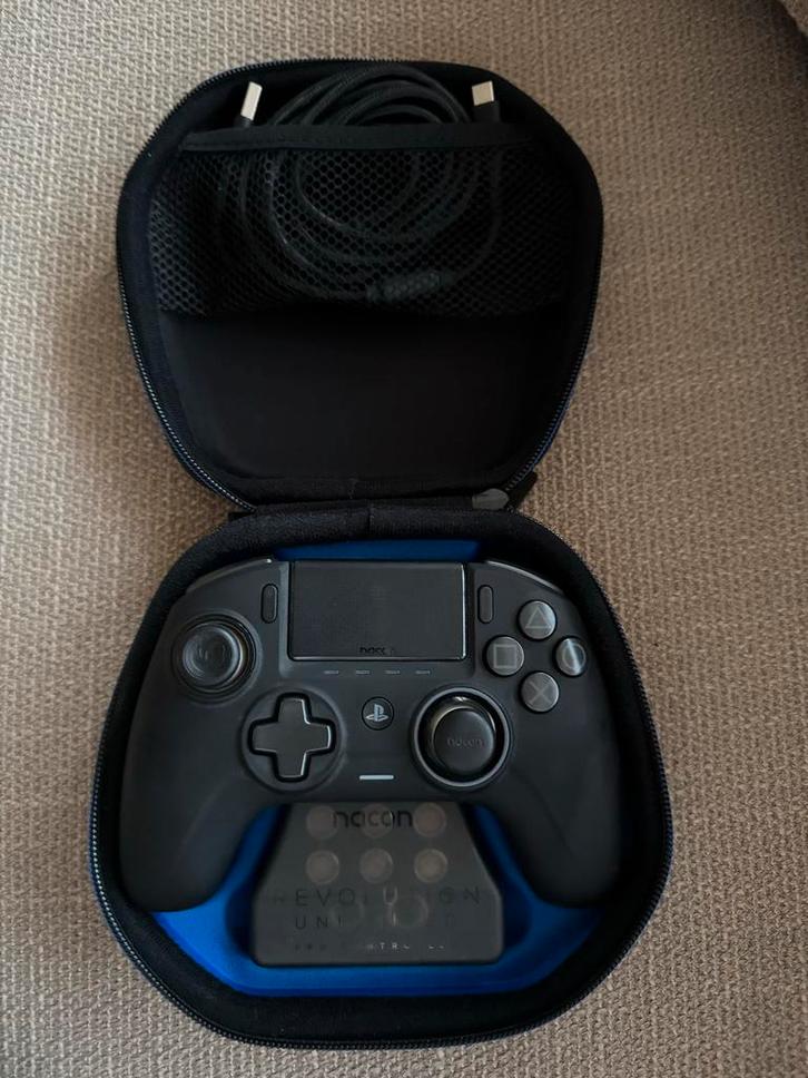 Nacon Revolution Unlimited Pro Controller, Spelcomputers en Games, Spelcomputers | Sony PlayStation Consoles | Accessoires, Zo goed als nieuw