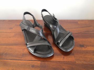 ECCO sandalen 41/42 beschikbaar voor biedingen