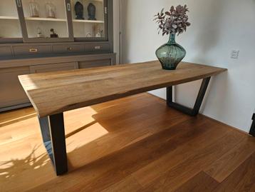 boomstam eettafel stalen poten beschikbaar voor biedingen