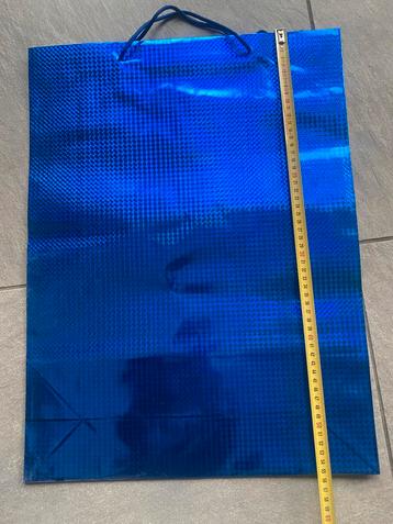 Cadeau tassen beschikbaar voor biedingen