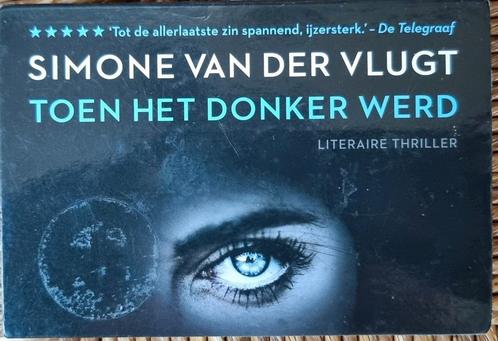 Toen het donker werd - Simone van der Vlugt - dwarsligger, Boeken, Thrillers, Gelezen, Nederland, Ophalen of Verzenden
