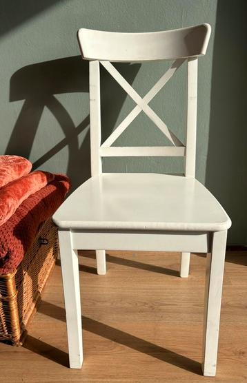 Ikea Ingolf.Wit eetkamerstoel.Twee stuks te koop. beschikbaar voor biedingen