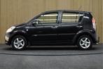 Daihatsu Sirion 2 1.3-16V Comfort | Nieuwe APK! | Afneembare, Auto's, Daihatsu, Voorwielaandrijving, Stof, Gebruikt, Zwart