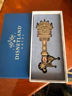 Disney limited Disneyland hotel key /sleutel, Verzamelen, Disney, Ophalen of Verzenden, Overige figuren, Zo goed als nieuw, Beeldje of Figuurtje