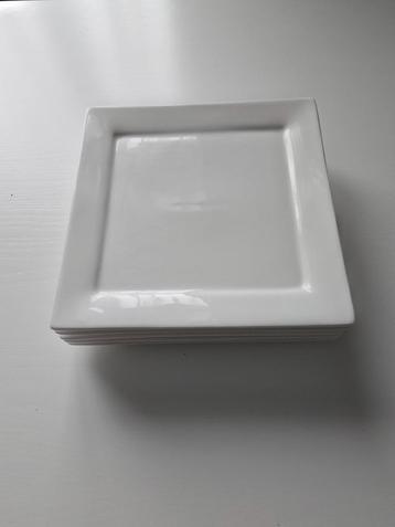 5 witte vierkante ontbijt borden  beschikbaar voor biedingen