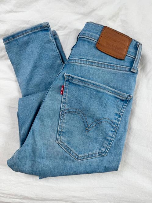 Levi’s Mile High Super Skinny – maat 26 – lichtblauw, Kleding | Dames, Spijkerbroeken en Jeans, Zo goed als nieuw, W27 (confectie 34) of kleiner