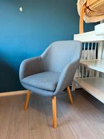 Grijze fauteuil met houten poten, Ophalen, Zo goed als nieuw, Hout, Eén