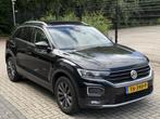 Volkswagen T-Roc 1.5 TSI Style PANO | XENON | LED | BEATS |, Stof, 4 cilinders, 150 pk, Zwart