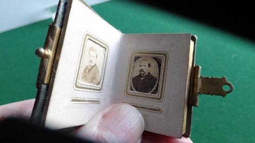 Miniatuur fotoalbum WWI - Karton - leder- verguld messing, Antiek en Kunst, Antiek | Overige Antiek, Ophalen of Verzenden