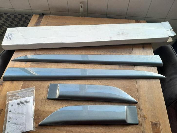 Nieuw: Set Sierlijsten/Stootlijsten zijkant Suzuki Vitara, Auto diversen, Tuning en Styling, Verzenden