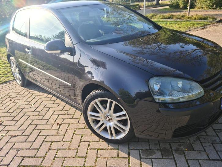 Volkswagen Golf 1.6 16V FSI 85KW 3D 2004 Zwart, Auto's, Volkswagen, Particulier, Golf, ABS, Airbags, Airconditioning, Bluetooth