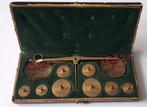 Berlijns muntgewichtdoosje - 8 muntgewichten - 19e eeuw, Verzenden