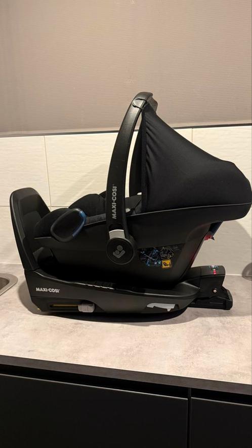 Maxi-Cosi met isofixbase (6maanden oud), Kinderen en Baby's, Autostoeltjes, Zo goed als nieuw, Maxi-Cosi, 0 t/m 18 kg, Autogordel