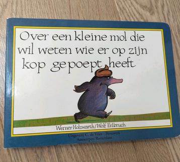 Over een kleine mol die wil weten wie er op zijn kop gepoept beschikbaar voor biedingen