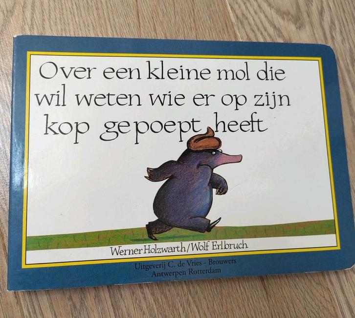 Over een kleine mol die wil weten wie er op zijn kop gepoept, Boeken, Kinderboeken | Baby's en Peuters, Zo goed als nieuw, 3 tot 4 jaar