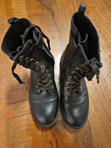 Zwarte veterlaarsjes maat 35 beschikbaar voor biedingen
