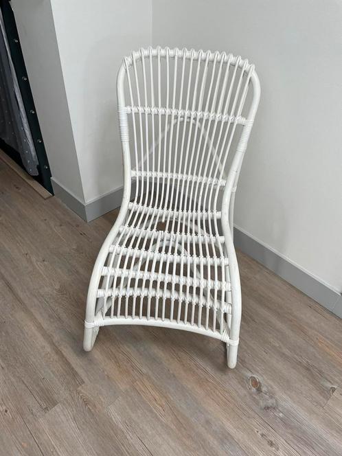 Witte rotan stoel, Huis en Inrichting, Stoelen, Zo goed als nieuw, Riet of Rotan, Wit, Ophalen