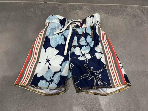Benetton zwembroek maat 122 – blauw met bloemen, Kinderen en Baby's, Kinderkleding | Maat 122, Zo goed als nieuw, Jongen, Sport- of Zwemkleding