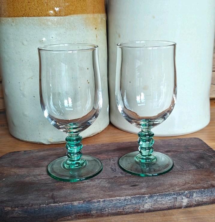 Vintage Luminarc turquoise/groene wijn glazen - set van 2, Antiek en Kunst, Antiek | Glas en Kristal, Ophalen of Verzenden