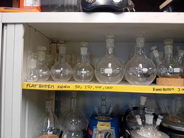 Diverse laboratorium glas kolven en glaswerk te koop.  beschikbaar voor biedingen