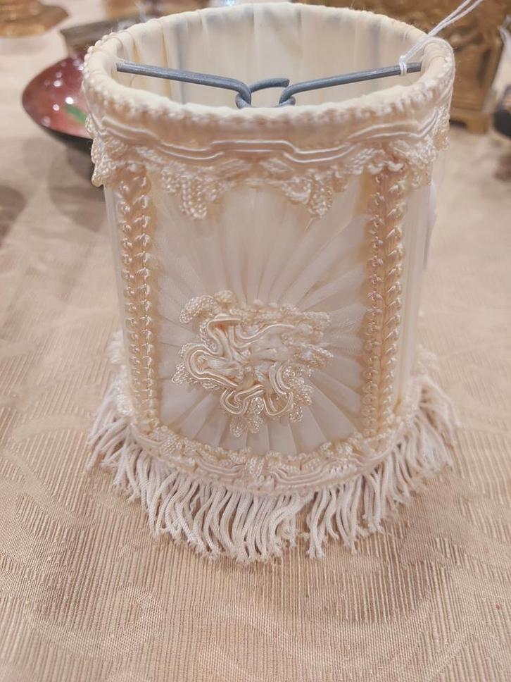 Mooi Brocante crémekleurig Victoriaanse stijl lampenkapje **, Huis en Inrichting, Lampen | Lampenkappen, Minder dan 25 cm, Rond