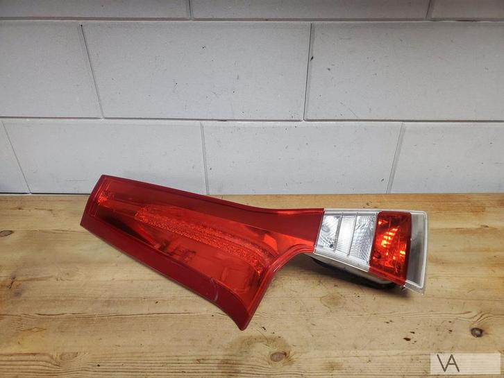 Volvo V70 / XC70 van 2013 tot 2017 achterlicht links op klep, Auto-onderdelen, Verlichting, Volvo, Gebruikt, Ophalen of Verzenden