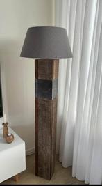 Robuuste lamp met kap, Huis en Inrichting, Lampen | Tafellampen, Ophalen of Verzenden