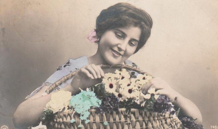 MEISJE JURK UIT 1910 ZEER MOOIE OUDE KAART KJ726, Verzamelen, Ansichtkaarten | Themakaarten, Gelopen, Voor 1920, Overige thema's