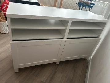 Tv-meubel met lades incl. kabelgoot beschikbaar voor biedingen
