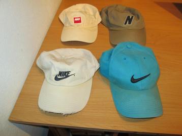 4 nike caps pet (ook er stuk te koop)