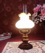 Tafellamp / olielamp antiek hout, koper, olie lamp kap wit