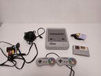 Snes met 2 controllers, spel bekabeling en hdmi verloop, Ophalen of Verzenden, Zo goed als nieuw